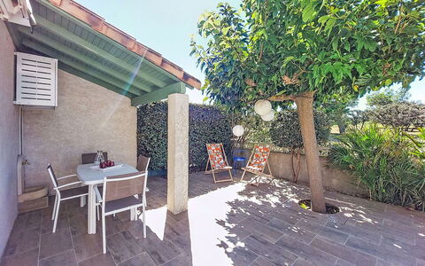 Plein Soleil: Schwimmbad, Bauernhaus, Estate, Villa, Resort, Hazienda, Eco Hotel, Hinterhof