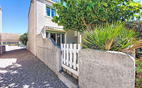 Plein Soleil: Schwimmbad, Bauernhaus, Estate, Villa, Resort, Hazienda, Eco Hotel, Hinterhof