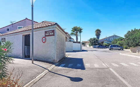 Plein Soleil: Schwimmbad, Bauernhaus, Estate, Villa, Resort, Hazienda, Eco Hotel, Hinterhof