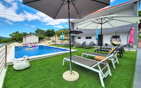 Mara: Schwimmbad, Bauernhaus, Estate, Villa, Resort, Hazienda, Eco Hotel, Hinterhof