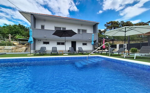 Mara: Schwimmbad, Bauernhaus, Estate, Villa, Resort, Hazienda, Eco Hotel, Hinterhof