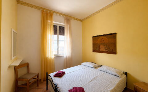Villa Sandra: Wand, Fussboden, Interior Design, Holz, Flooring, Decke, Bett, Zimmer, Schlafzimmer, Wohnung