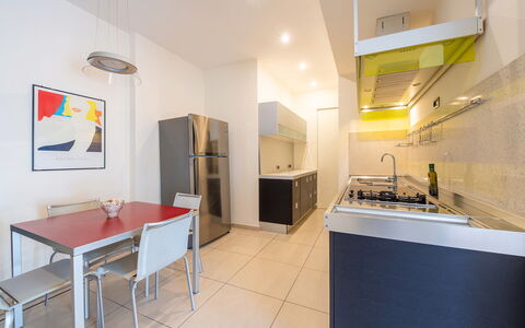 Lory House: Küche, Flooring, Interior Design, Countertop, Küchengerät, Major Appliance, Fussboden, Holz, Decke, Möbel