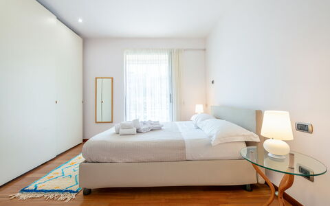 Lory House: Interior Design, Bett, Möbel, Fussboden, Schlafzimmer, Flooring, Zimmer, Bedding, Bettdecke, Decke