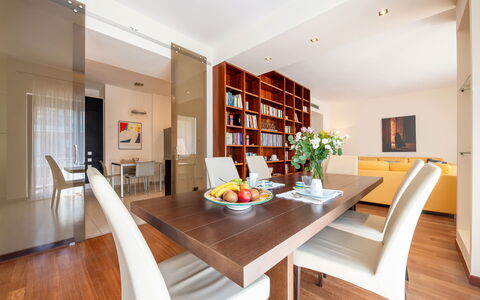 Lory House: Möbel, Interior Design, Flooring, Fussboden, Tabelle, Holz, Stuhl, Esszimmer, Küche & Esszimmer Tisch, Decke