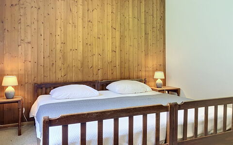 Grand-Pré B: Bett, Möbel, Schlafzimmer, Interior Design, Bedding, Flooring, Wand, Fussboden, Bettdecke, Holz