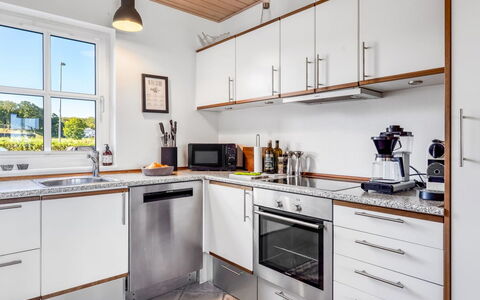 Alli - 100M from the Sea: Küche, Countertop, Cabinetry, Küchengerät, Flooring, Interior Design, Möbel, Major Appliance, Armatur, Haushaltsgerät
