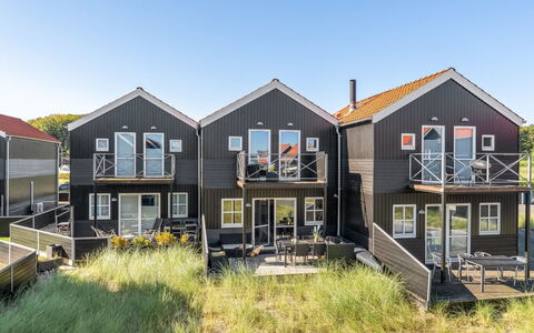 Alli - 100M from the Sea: Hütte, Abstellgleis, Balkon, Veranda