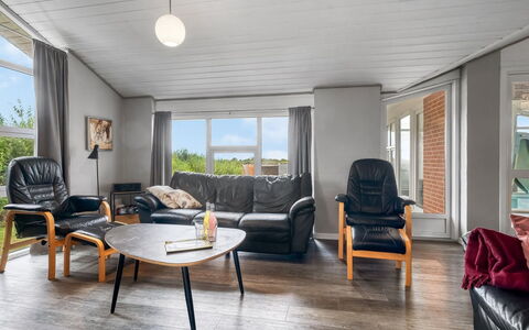Nandolf - 200M to the Fjord: Möbel, Interior Design, Flooring, Couch, Fussboden, Holz, Decke, Holzboden, Wohnzimmer, Wohnung