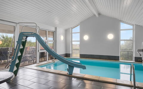 Nandolf - 200M to the Fjord: Flooring, Fussboden, Schwimmbad, Decke, Resort, Design, Hotel, Fliese, Eco Hotel, Freizeitzentrum