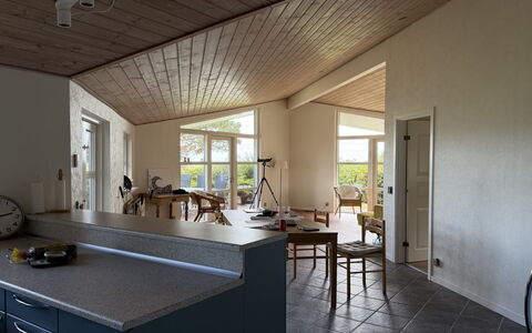 Heilo - from the Sea: Möbel, Interior Design, Flooring, Holz, Decke, Fussboden, Light Fixture, Stuhl, Beleuchtung, Küche & Esszimmer Tisch
