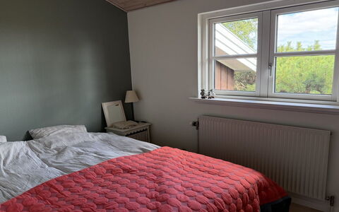 Heilo - from the Sea: Schlafzimmer, Bett, Interior Design, Bettdecke, Holz, Bedding, Linens, Fussboden, Flooring, Bettrahmen