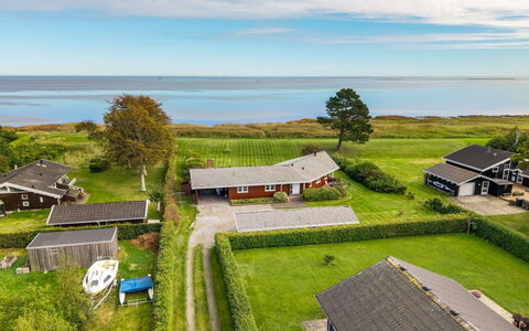 Heilo - from the Sea: Haus, Dach, Landschaft, Grundstueck, Zuhause, Hütte, Ländliches Gebiet, Estate, Landscaping, Küste