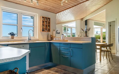 Heilo - from the Sea: Möbel, Countertop, Interior Design, Cabinetry, Flooring, Küche, Holz, Decke, Fussboden, Küchengerät