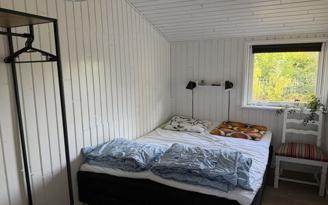 Grith - 740M to the Fjord: Holz, Schlafzimmer, Flooring, Fussboden, Interior Design, Bettdecke, Bedding, Bett, Möbel, Bettrahmen