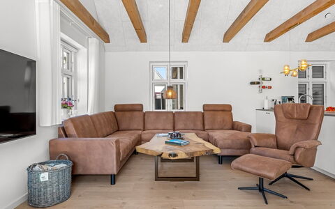 Judyta - 500M from the Sea: Möbel, Zuhause, Hartholz, Holzbeize, Wohnzimmer, Natürliches Material, Stuhl, Design, Holzboden