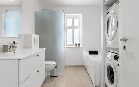 Judyta - 500M from the Sea: Interior Design, Flooring, Waschmaschine, Fussboden, Armatur, Decke, Badezimmerschrank, Sinken, Badezimmer, Zapfhahn