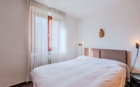 Nido del Brenta: Bett, Interior Design, Schlafzimmer, Möbel, Wand, Holz, Flooring, Bettdecke, Fussboden, Bedding