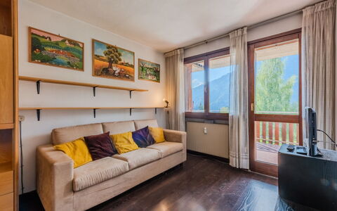 Nido del Brenta: Holz, Interior Design, Decke, Zimmer, Flooring, Fussboden, Möbel, Wohnung, Holzboden, Bilderrahmen