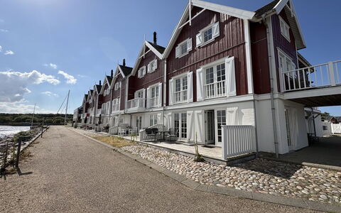 Loan - 10M to the Fjord: Zuhause, Dach, Haus, Tür, Hütte, Schatten, Garten, Ground, Veranda, Garten