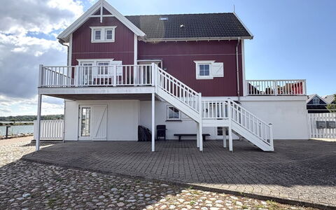 Loan - 10M to the Fjord: Zuhause, Dach, Haus, Tür, Hütte, Schatten, Garten, Ground, Veranda, Garten