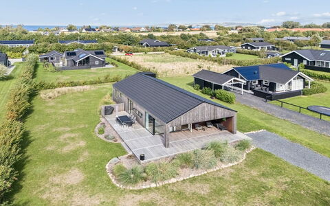 Ragmar - 525M from the Sea: Fussboden, Decke, Schwimmbad, Resort, Design, Stuhl, Daylighting, Hotel, Villa, Penthouse