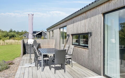 Ragmar - 525M from the Sea: Fussboden, Decke, Schwimmbad, Resort, Design, Stuhl, Daylighting, Hotel, Villa, Penthouse