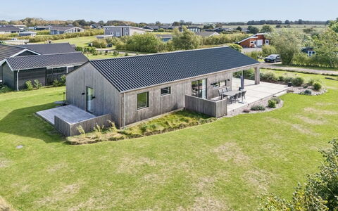 Ragmar - 525M from the Sea: Fussboden, Decke, Schwimmbad, Resort, Design, Stuhl, Daylighting, Hotel, Villa, Penthouse