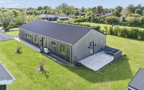 Ragmar - 525M from the Sea: Fussboden, Decke, Schwimmbad, Resort, Design, Stuhl, Daylighting, Hotel, Villa, Penthouse