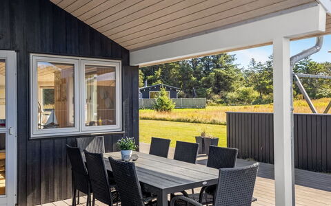 Fokke - 900M from the Sea: Zuhause, Dach, Haus, Tür, Hütte, Schatten, Garten, Ground, Veranda, Garten