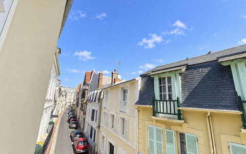 Le Petit Trouville: Dach, Haus, Wohngebiet, Zuhause, Estate, Hütte, Design