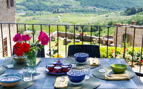 Villa Casabada: Möbel, Tabelle, Stuhl, Gartenmöbel, Geschirr, Tisch Im Freien, Küche & Esszimmer Tisch, Tischdecke, Restaurant, Esszimmer