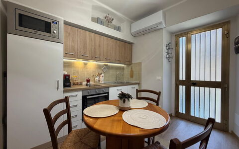 Casa di Mario: Möbel, Interior Design, Flooring, Holz, Fussboden, Decke, Zimmer, Major Appliance, Küchengerät, Küche