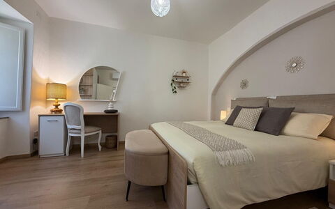 Casa di Mario: Interior Design, Möbel, Schlafzimmer, Bett, Holz, Decke, Flooring, Fussboden, Zimmer, Textil