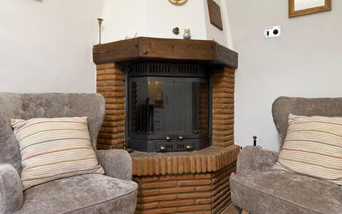 Casa di Mario: Möbel, Interior Design, Holz, Flooring, Fussboden, Zimmer, Wohnzimmer, Feuerstelle, Beleuchtung, Couch