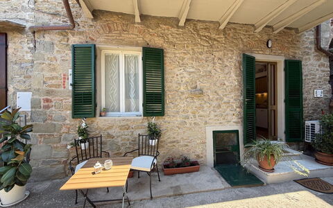 Casa di Mario: Wand, Holz, Tür, Blumentopf, Zuhause, Backstein, Zimmerpflanze, Home Door, Gartenmöbel, Balkon