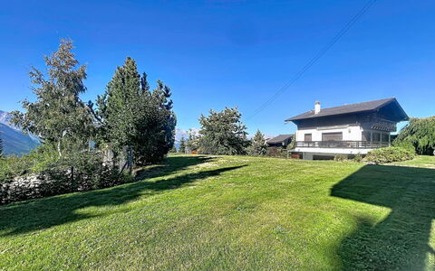 Les Naines Brunes: Grundstueck, Zuhause, Rasen, Hütte, Bauernhaus, Steigung, Wiese, Garten, Garten, Landscaping