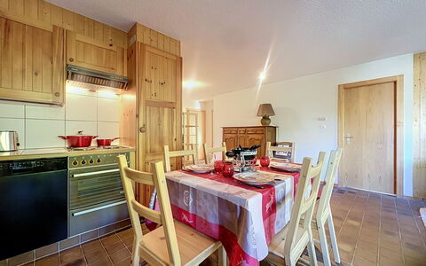 Les Naines Brunes: Holz, Interior Design, Decke, Möbel, Zimmer, Hartholz, Cabinetry, Holzbeize, Küche, Schrank