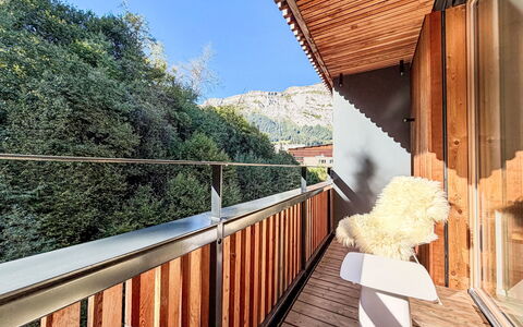 Selva 42: Holz, Balkon, Holzbeize, Hartholz, Eco Hotel, Planke, Sperrholz, Daylighting, Veranda, Bergdorf