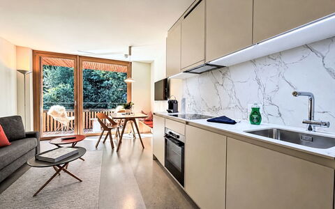 Selva 42: Interior Design, Küche, Möbel, Flooring, Countertop, Holz, Fussboden, Küchengerät, Decke, Zimmer