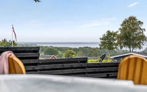 Thorine - 800M from the Sea: Schatten, Gartenmöbel, Deck, Stuhl, Hartholz, Eco Hotel, Kumulus, Planke, Balkon, Treppe