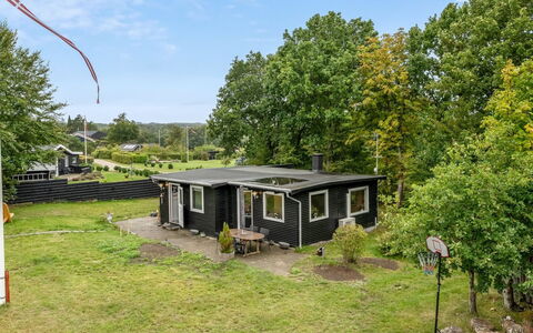 Thorine - 800M from the Sea: Gras, Haus, Zuhause, Hütte, Ländliches Gebiet, Garten, Rasen, Gartenbauten, Garten, Hinterhof
