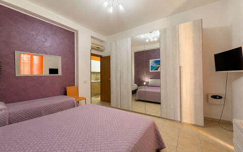 Appartamento Il Vulcano: Interior Design, Möbel, Flooring, Fussboden, Schlafzimmer, Bett, Holz, Decke, Zimmer, Textil