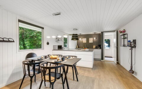 Hubert - 450M to the Fjord: Interior Design, Holz, Flooring, Decke, Möbel, Light Fixture, Holzboden, Fussboden, Küche & Esszimmer Tisch, Küche