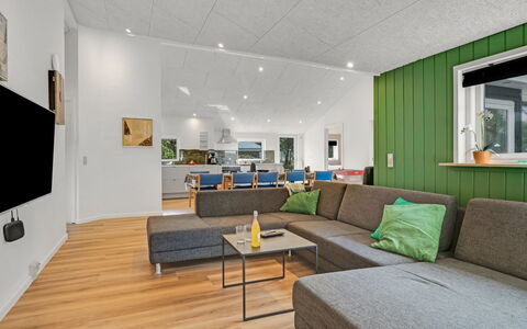 Nahuel - 300M to the Fjord: Interior Design, Flooring, Holz, Couch, Decke, Möbel, Fussboden, Wohnzimmer, Zuhause, Holzboden