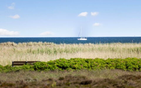 Chris - 130M from the Sea: Blau, Himmel, Wasser, Gras, Horizont, Ökoregion, Wiese, Meer, Küsten Und Ozeanische Forms, Küste