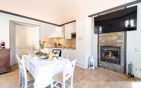 Villa Belvedere: Möbel, Interior Design, Flooring, Decke, Fussboden, Küche, Beleuchtung, Tabelle, Zimmer, Stuhl