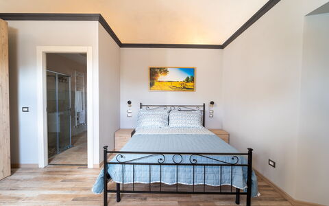 Villa Belvedere: Möbel, Interior Design, Bett, Fussboden, Schlafzimmer, Flooring, Holz, Zimmer, Decke, Bedding