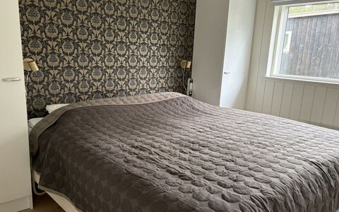 Pirka - 500M from the Sea: Schlafzimmer, Flooring, Bett, Linens, Bettdecke, Textil, Fussboden, Interior Design, Bedding, Bettrahmen
