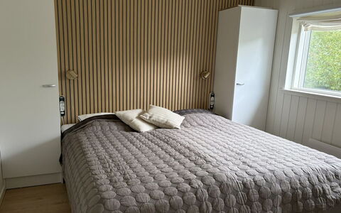 Pirka - 500M from the Sea: Holz, Interior Design, Möbel, Schlafzimmer, Textil, Flooring, Fussboden, Linens, Bedding, Bett